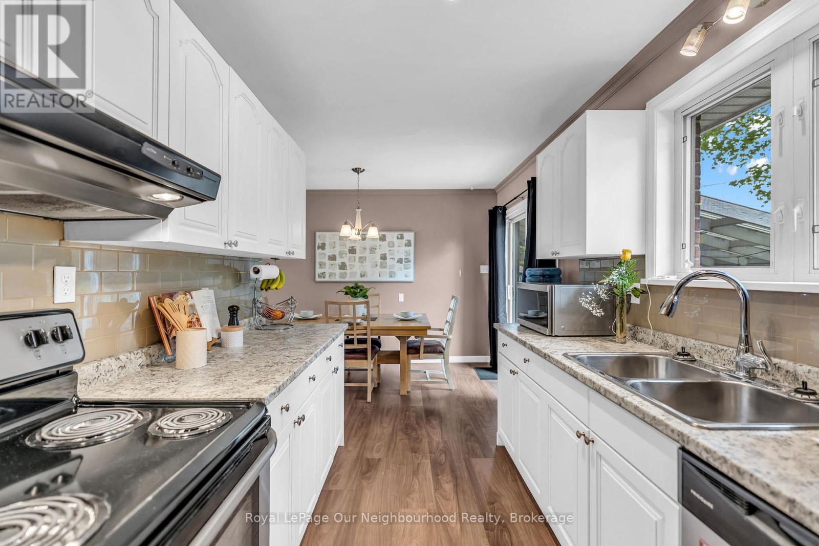 171 TWEEDSMUIR AVENUE - 17