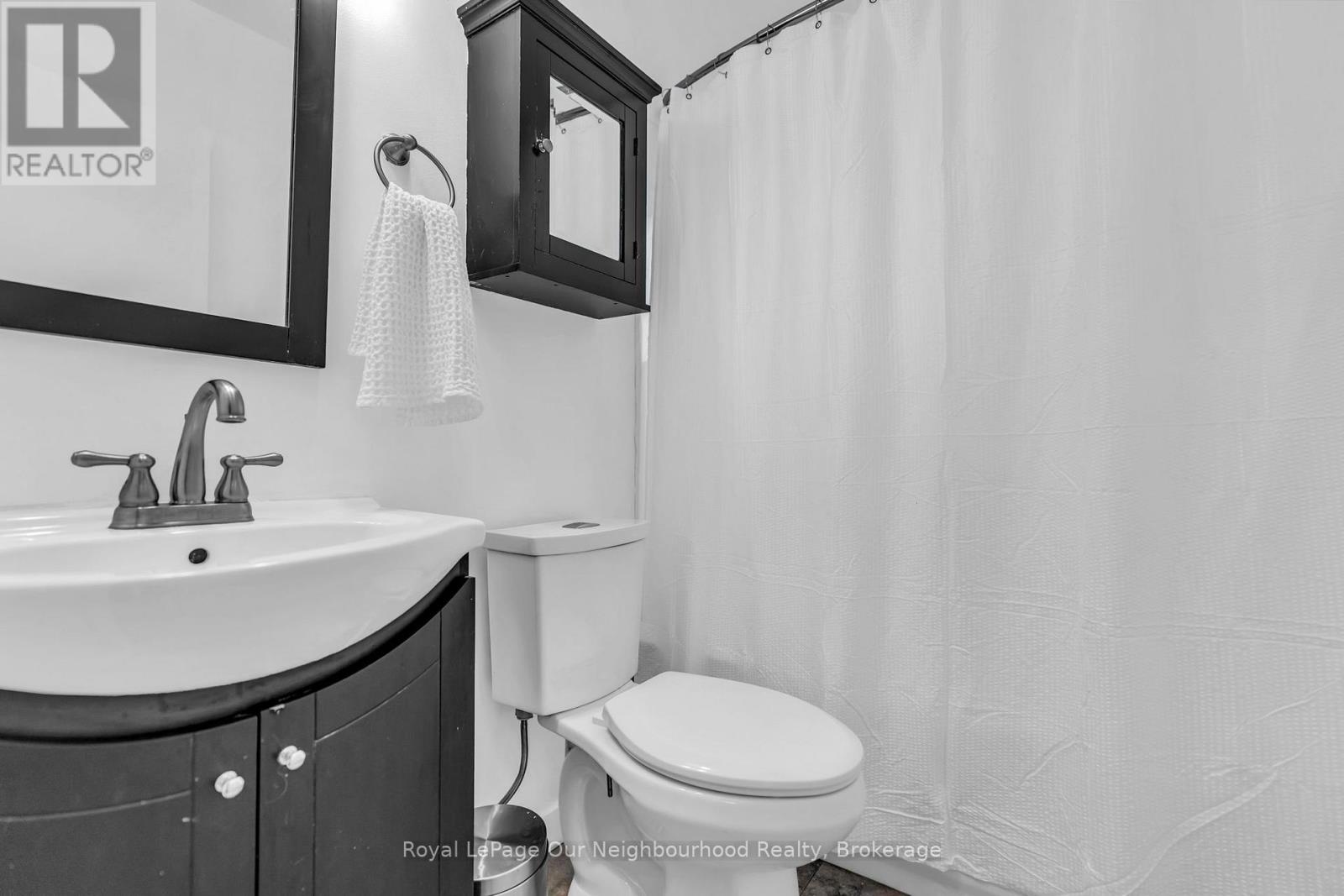 171 TWEEDSMUIR AVENUE - 31