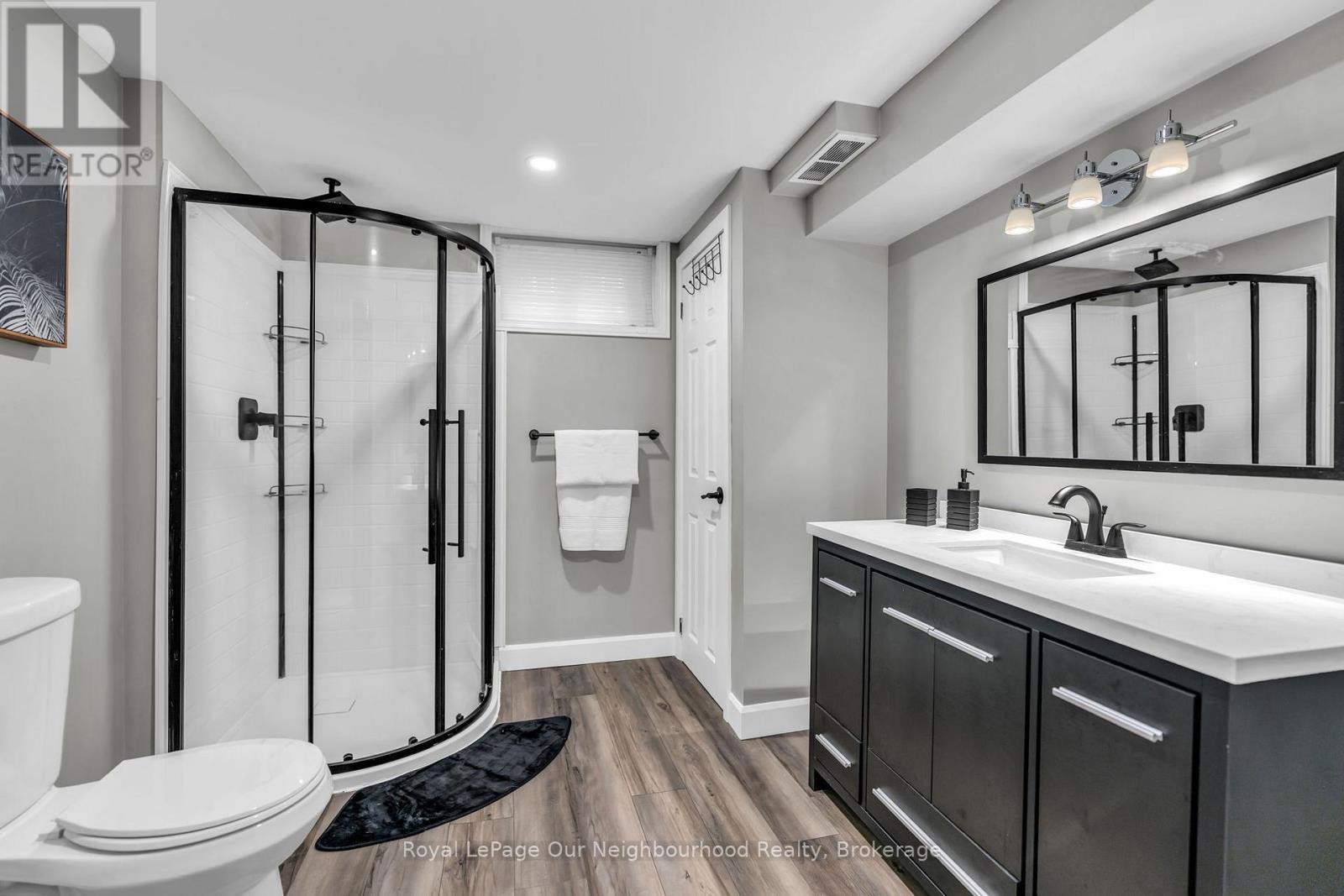 171 TWEEDSMUIR AVENUE - 32