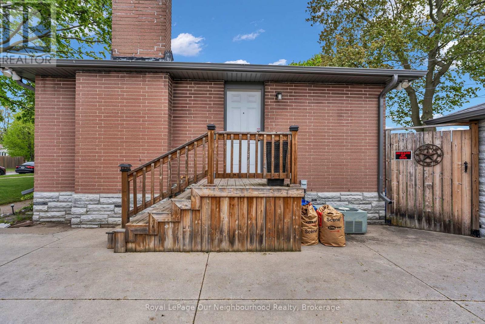 171 TWEEDSMUIR AVENUE - 42
