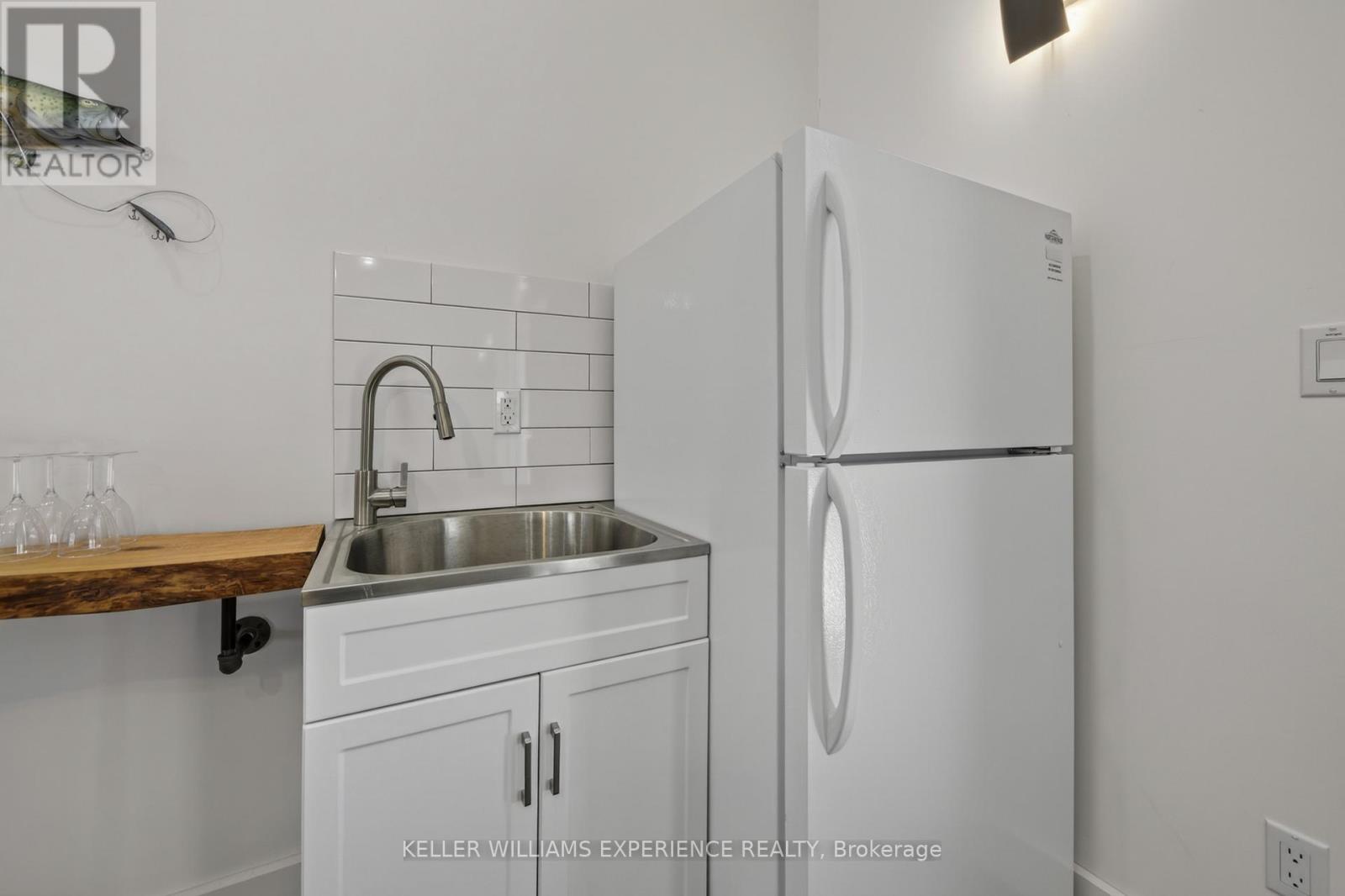 328 CEDAR AVENUE - 32