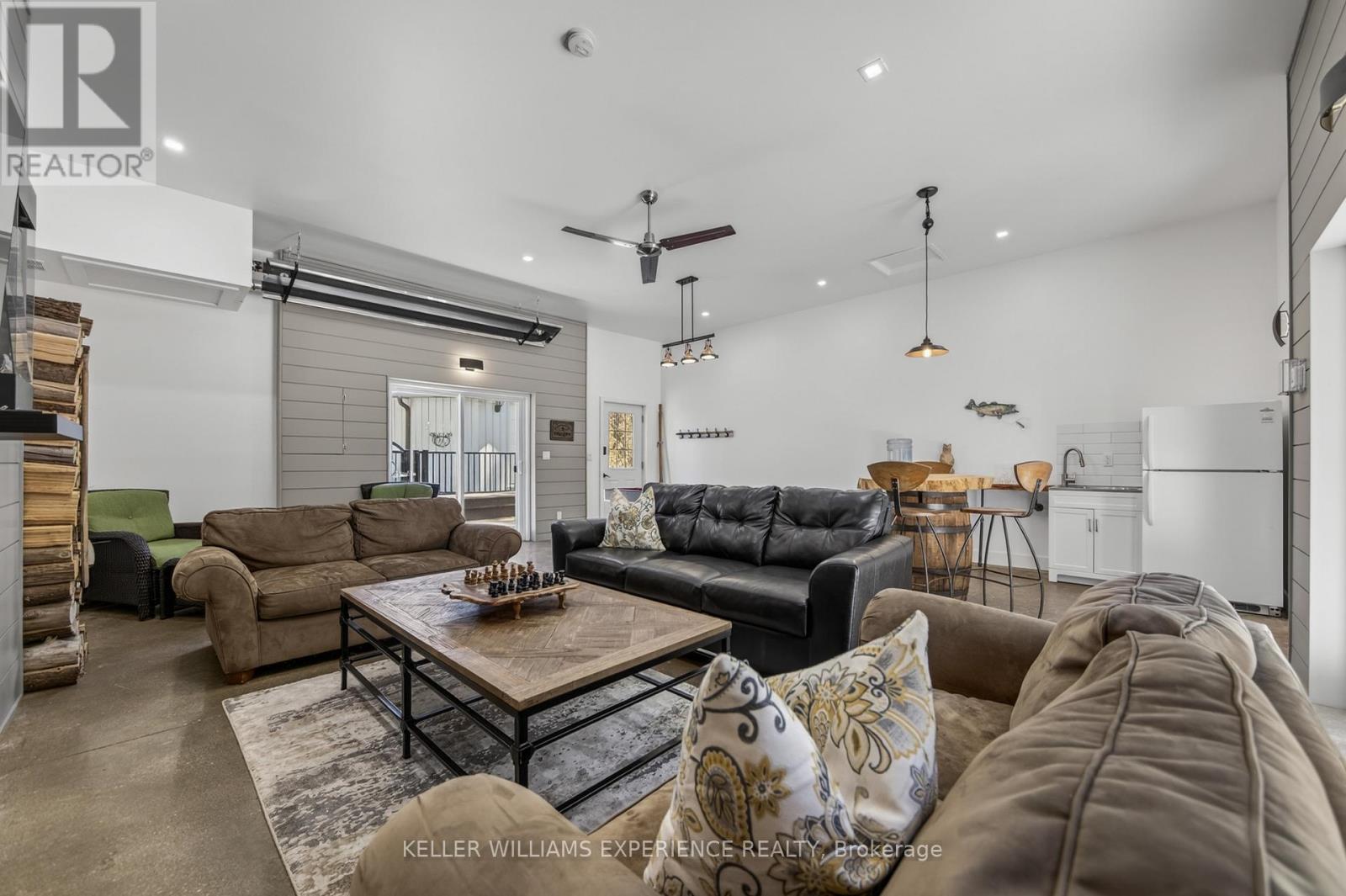328 CEDAR AVENUE - 33