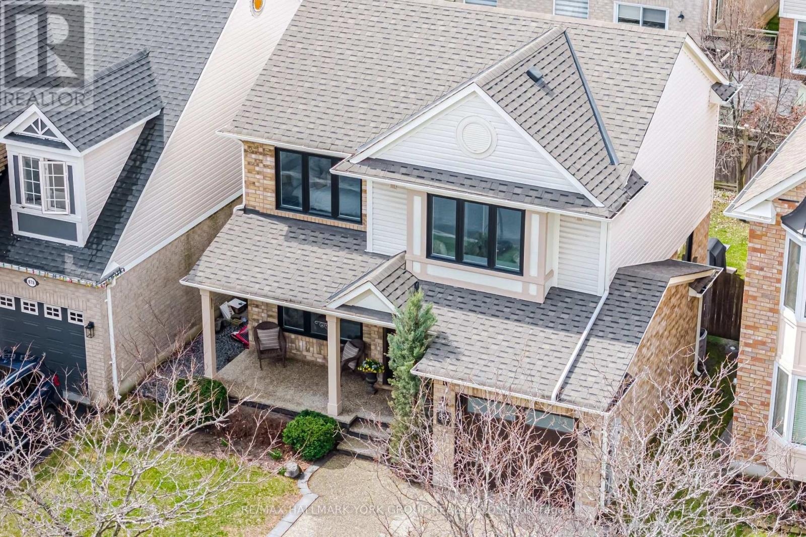 882 MCDUFFE CRESCENT - Image 2