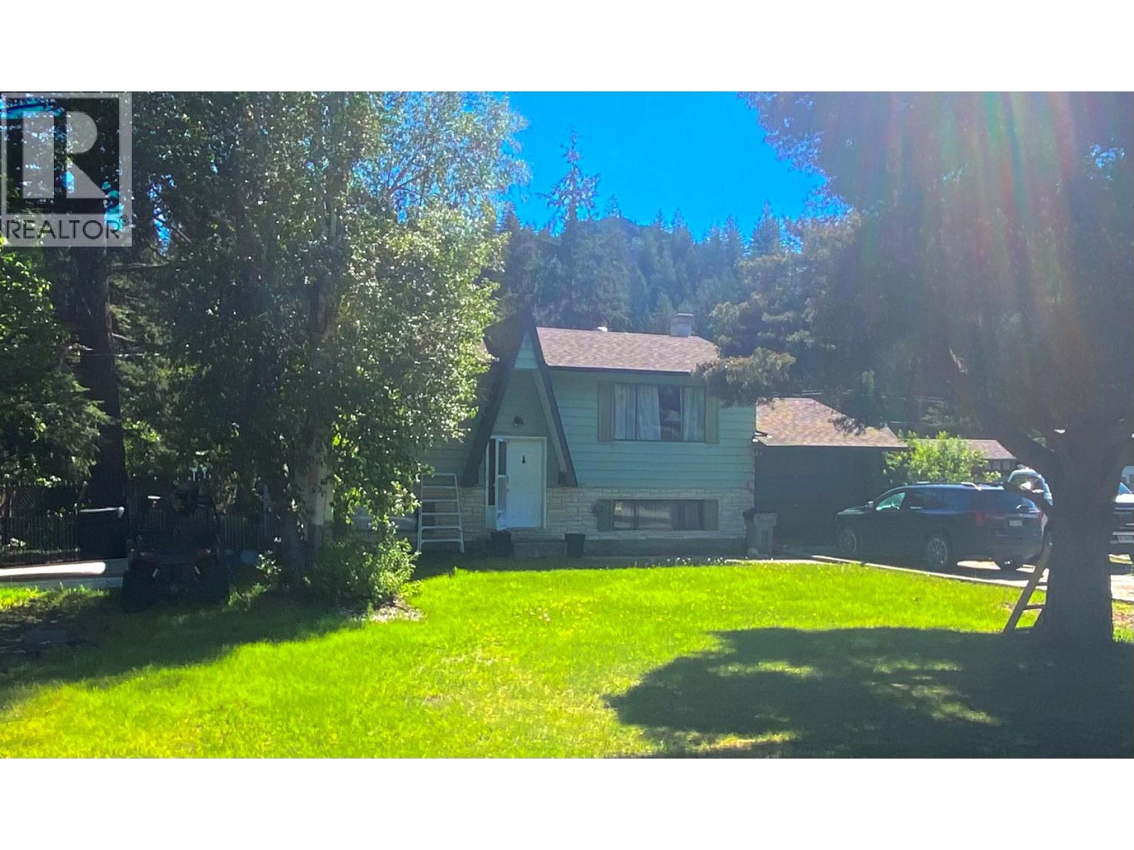 4686 SPRUCE Crescent, Barriere