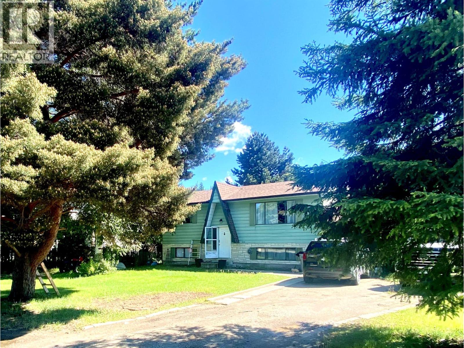 4686 SPRUCE Crescent, Barriere