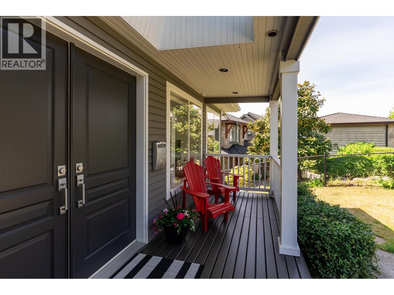 407 BRAND STREET, North Vancouver