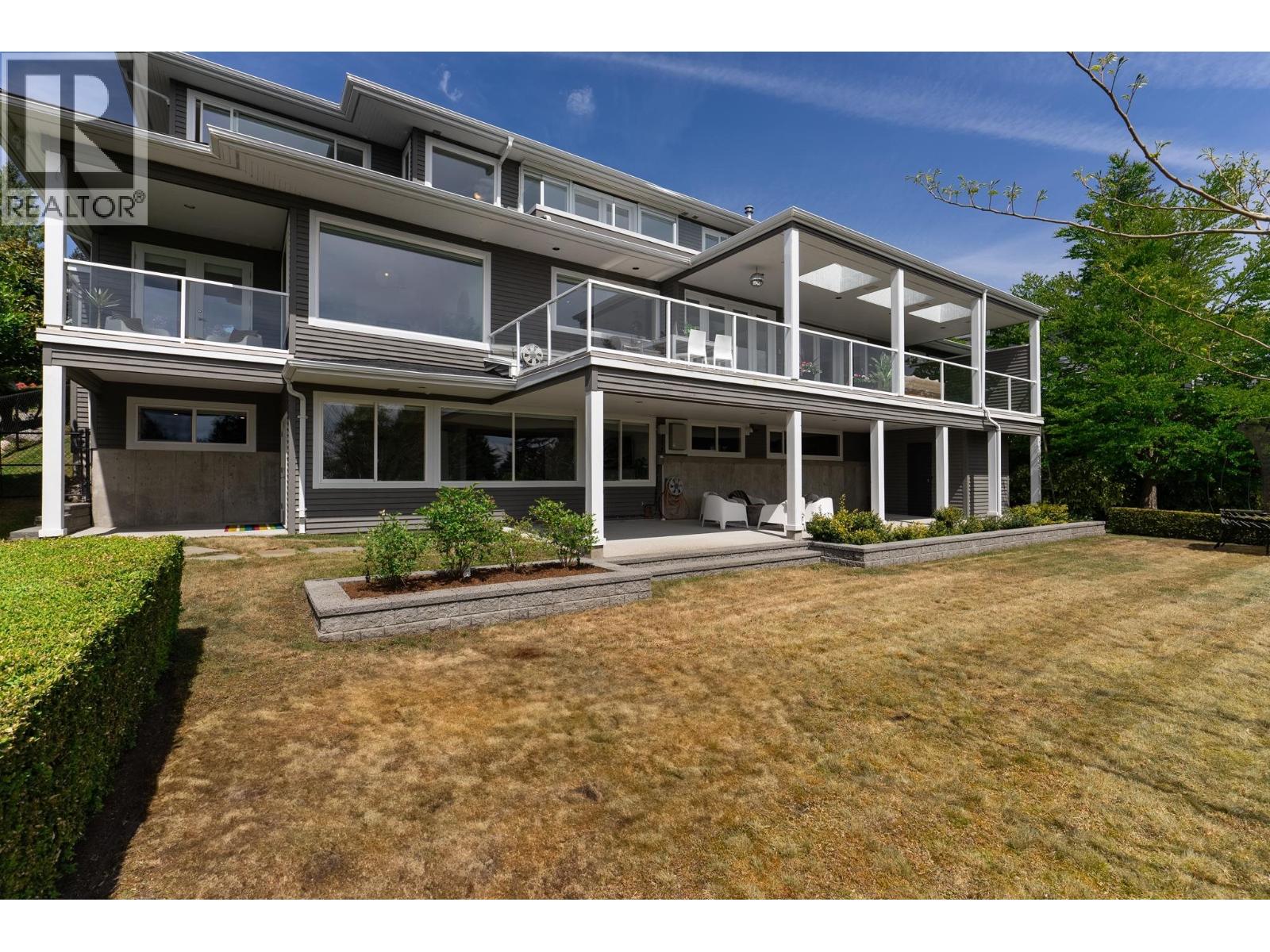 407 BRAND STREET, North Vancouver
