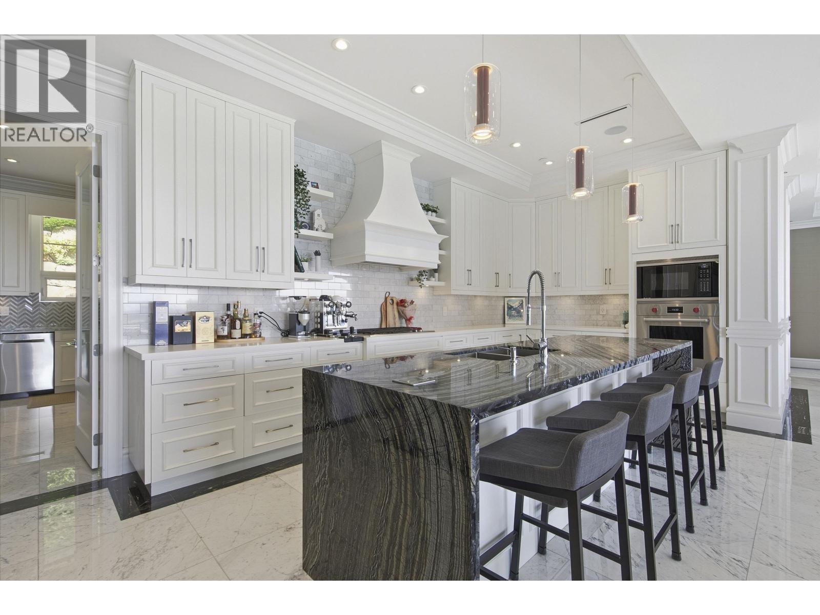 1515 CAMELOT ROAD, West Vancouver