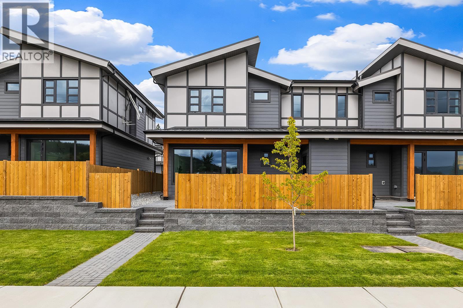 3 3210 Salmon Road, West Kelowna