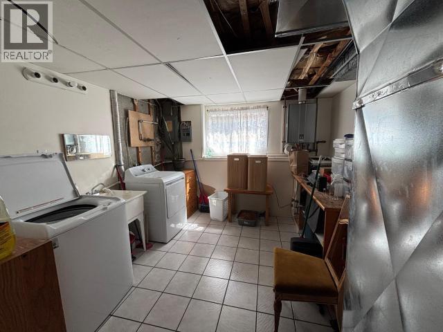 3749 STRATHCONA AVE - 16