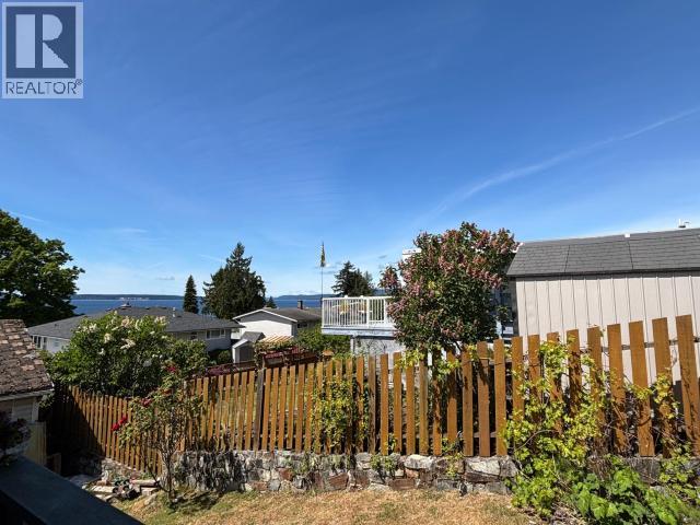 3749 STRATHCONA AVE - 24