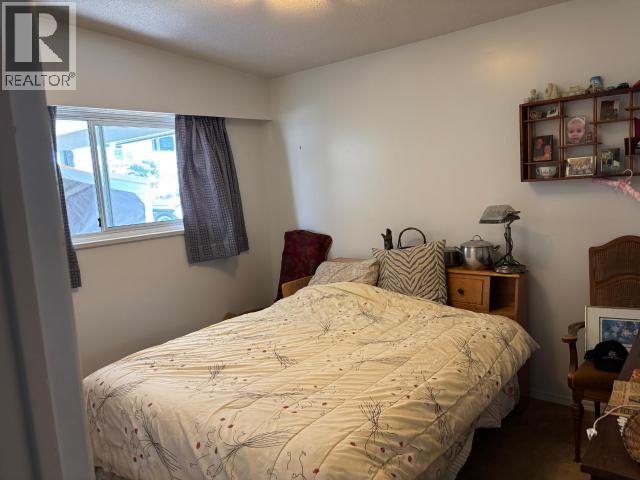 3749 STRATHCONA AVE - 9