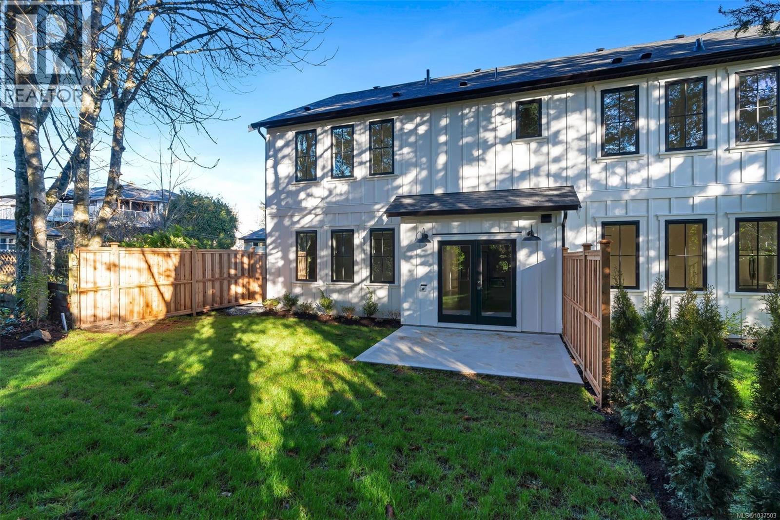 #3 1255 Dunsterville Ave - 17