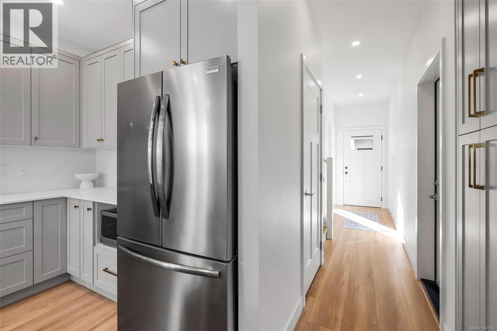 #3 1255 Dunsterville Ave - 20
