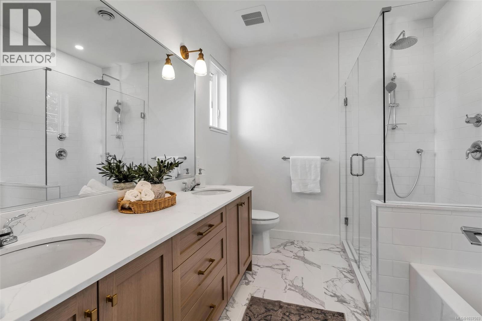 #3 1255 Dunsterville Ave - 27