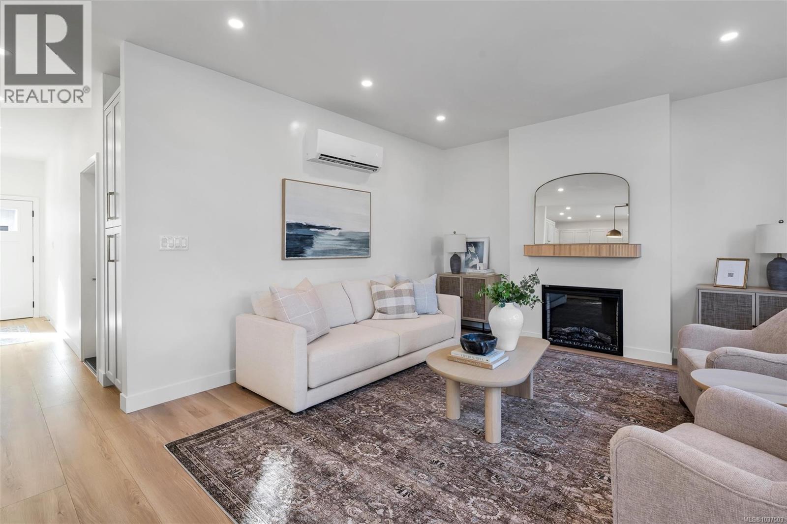 3 1255 Dunsterville Avenue, Saanich