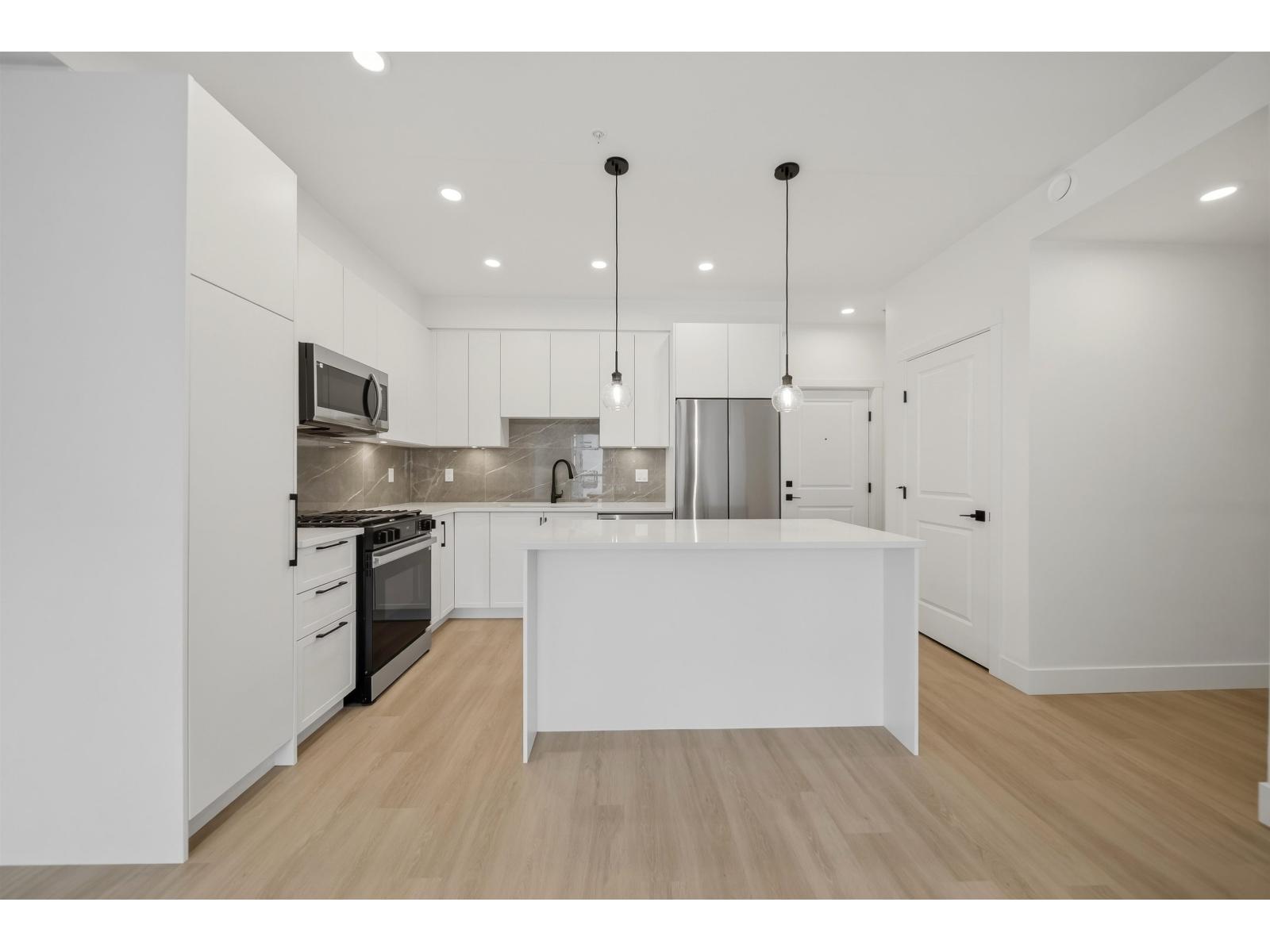 401 3438 146A STREET, Surrey