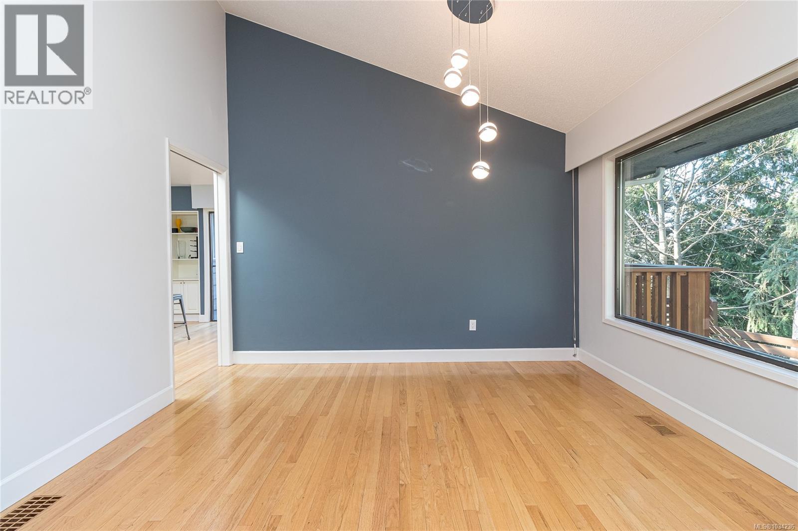 2660 MacDonald Dr E - 21