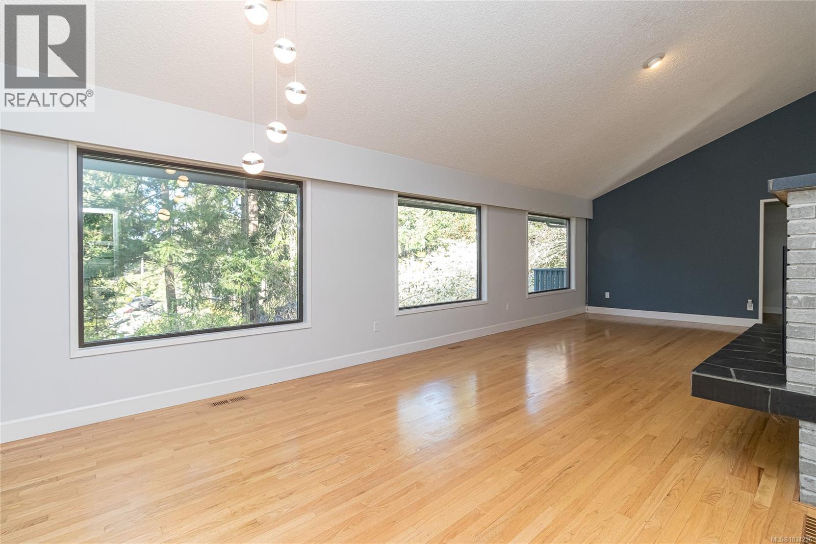 2660 MacDonald Dr E - 19