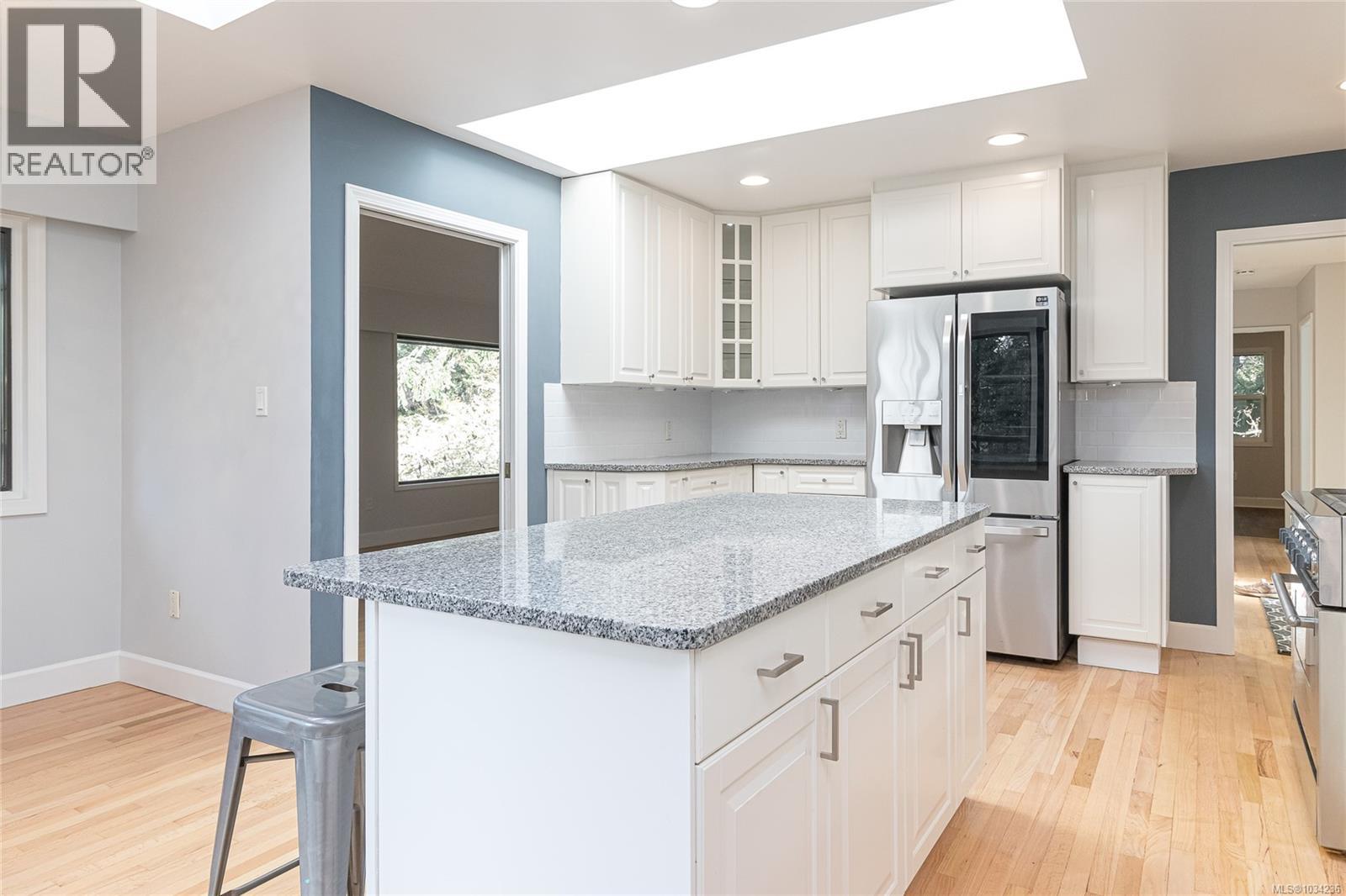  2660 MacDonald Drive East, Saanich