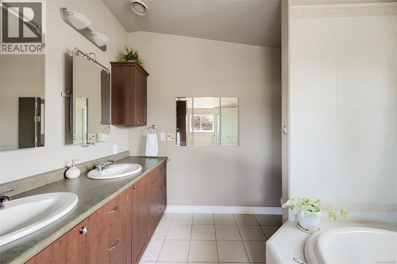 1718 Garnet Rd - 18