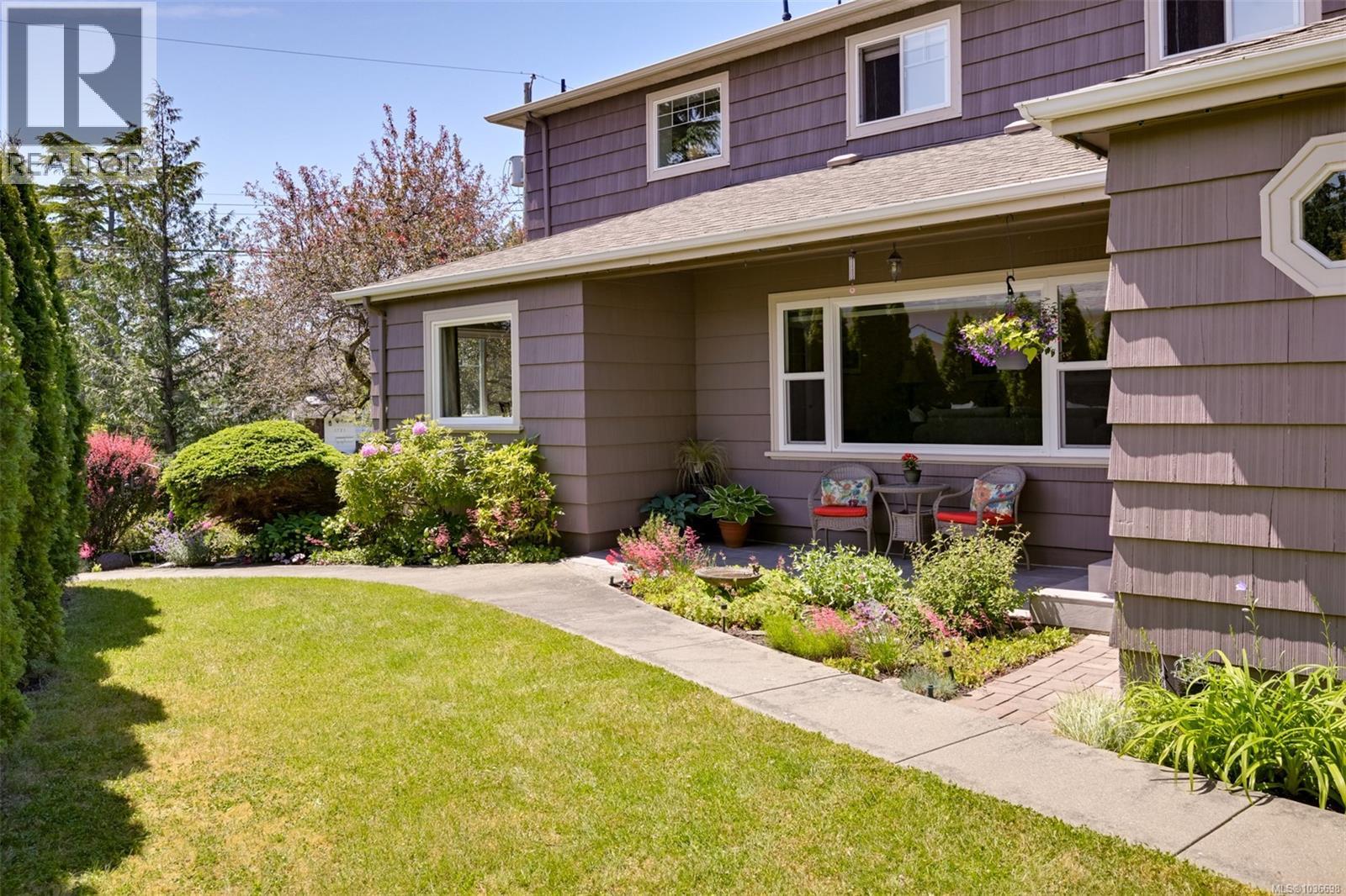 1718 Garnet Rd - 1