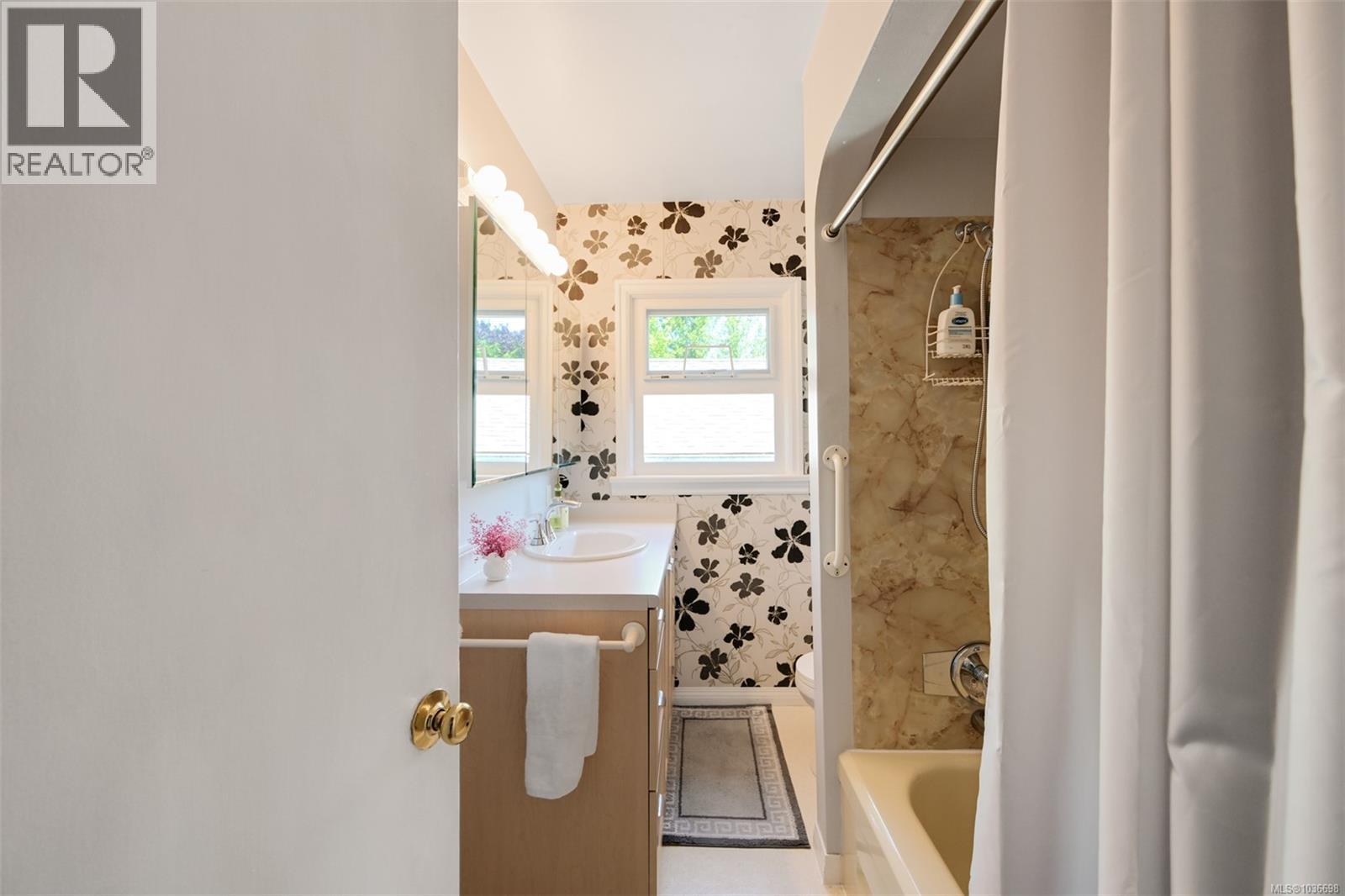 1718 Garnet Rd - 44