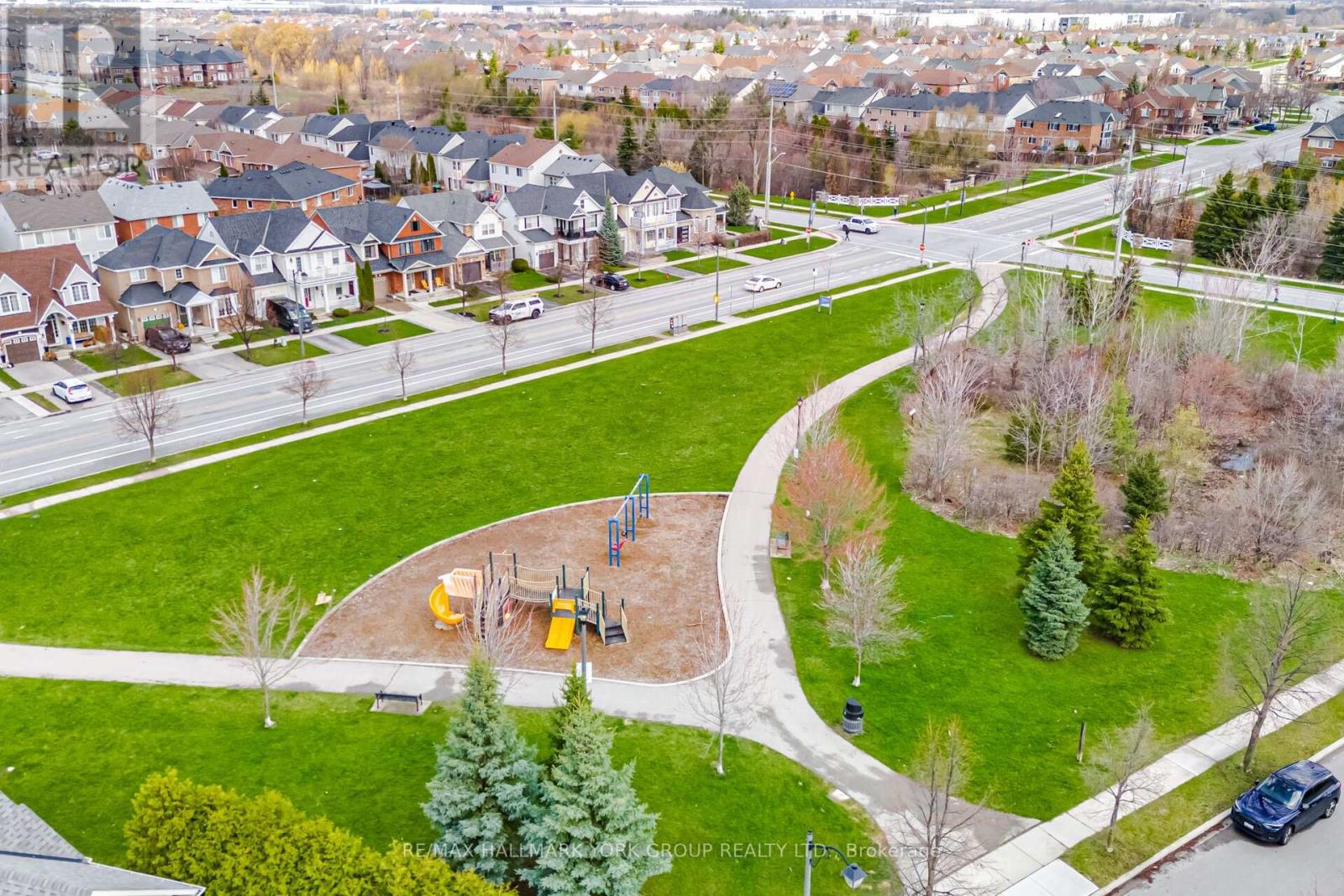 882 MCDUFFE CRESCENT - 25