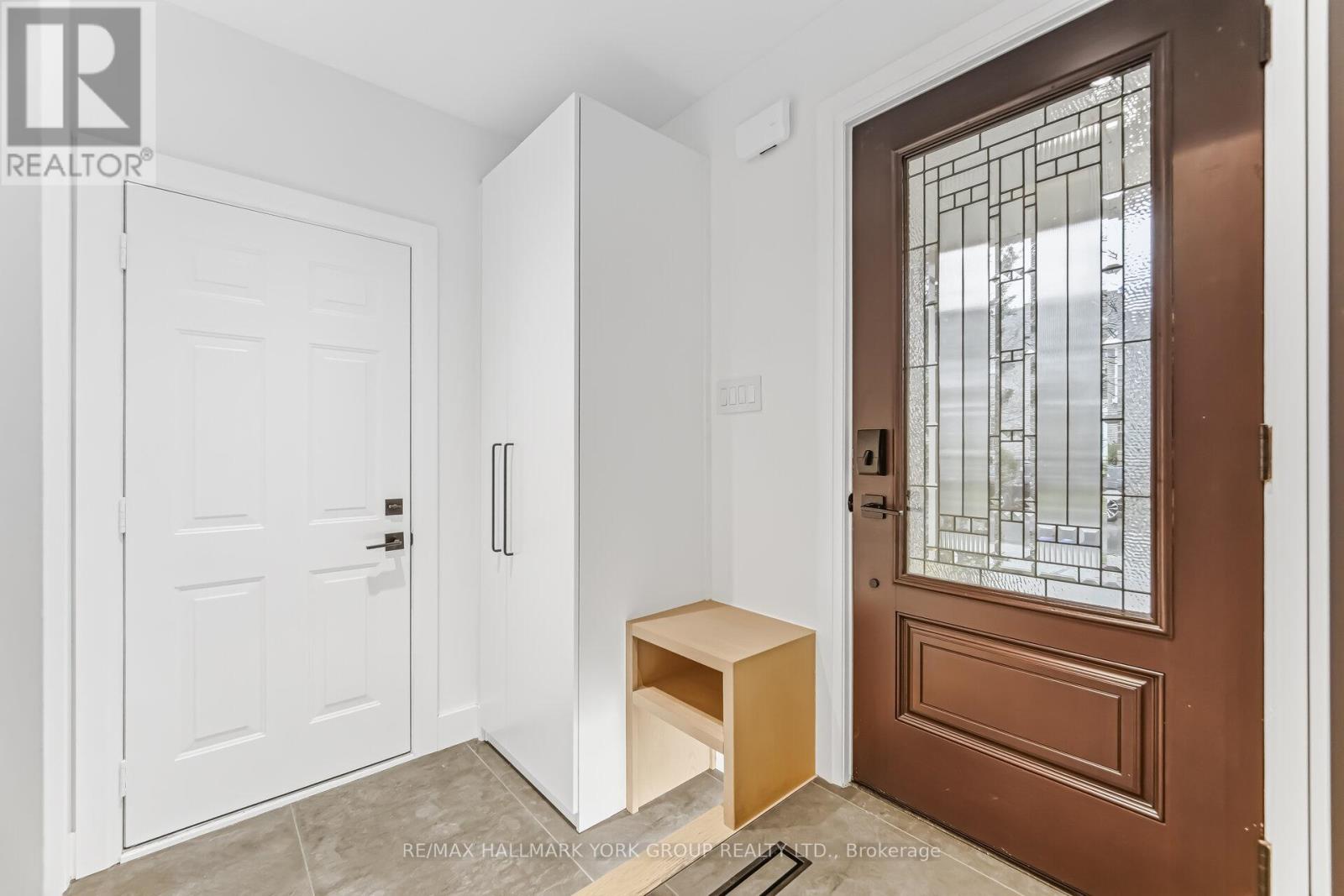 882 MCDUFFE CRESCENT - 10