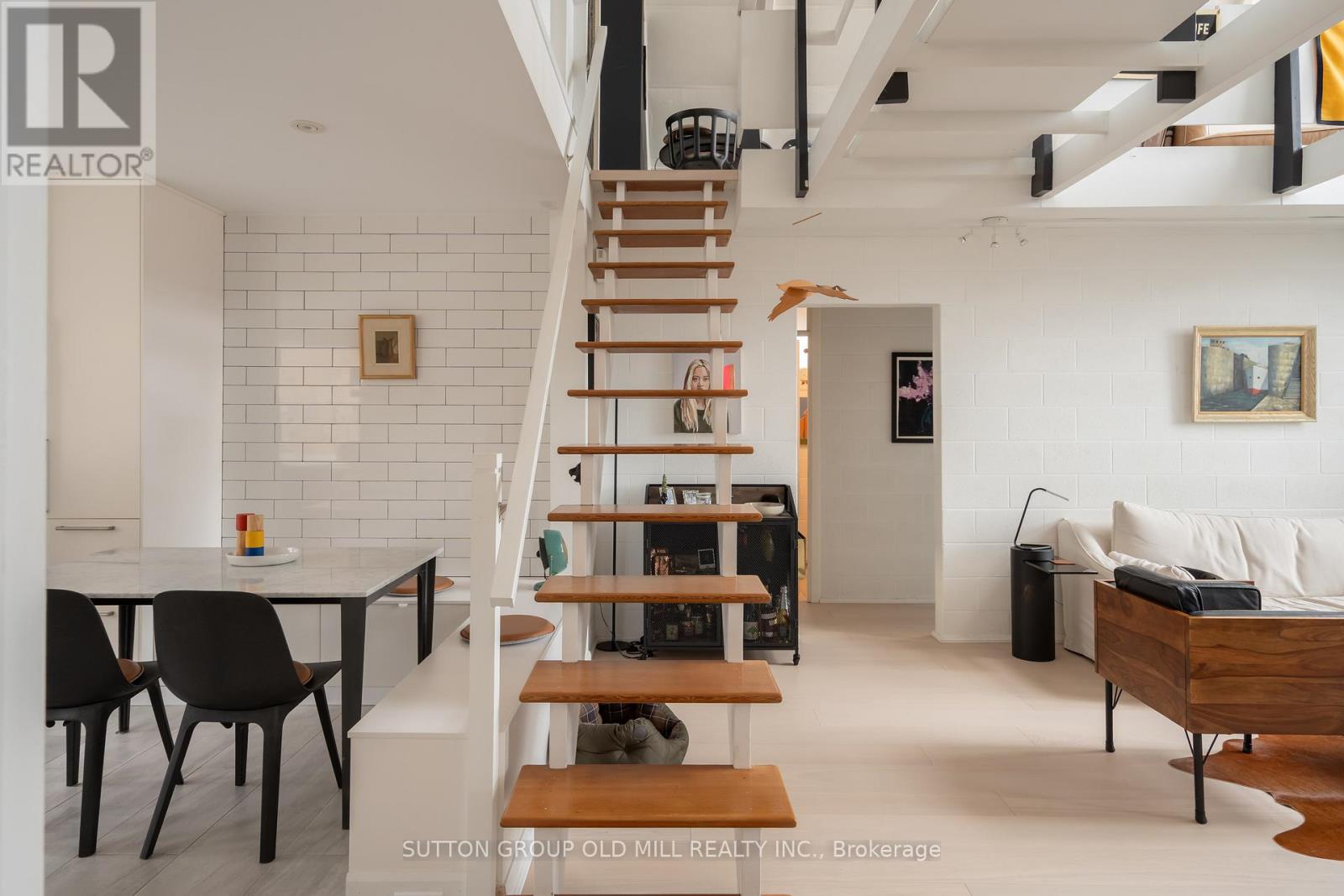 25 LAKESHORE ROAD W - 11