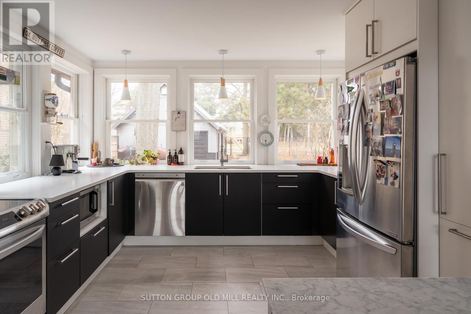 25 LAKESHORE ROAD W - 15