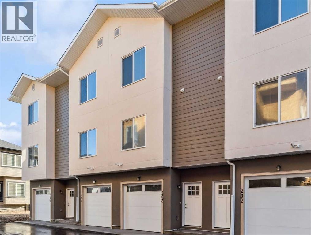 #202 95 Saddlecrest Circle NE - Image 2