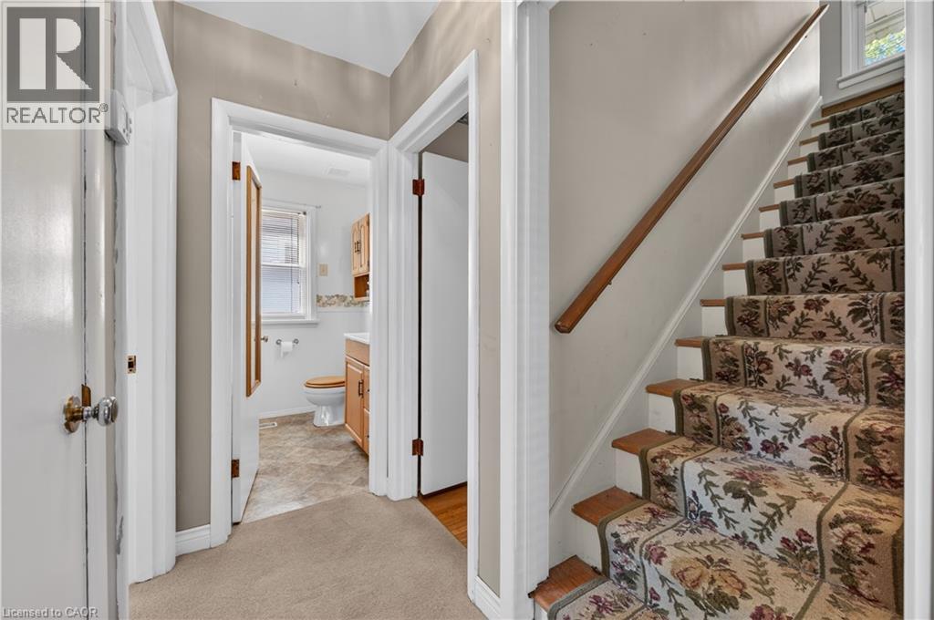 16 BRODICK Street - 16