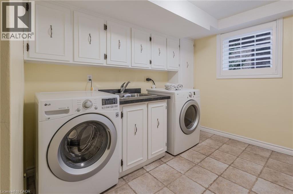 148 BRIAR HILL Crescent, Hamilton, Ontario, L9G3S9 — Photo 6