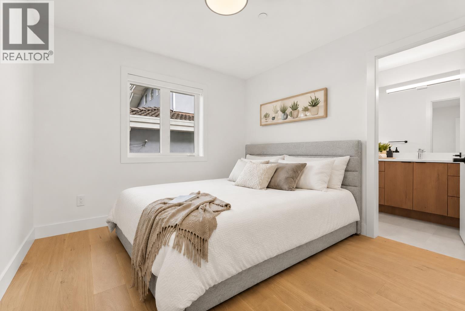 1 1368 PARK DRIVE, Vancouver