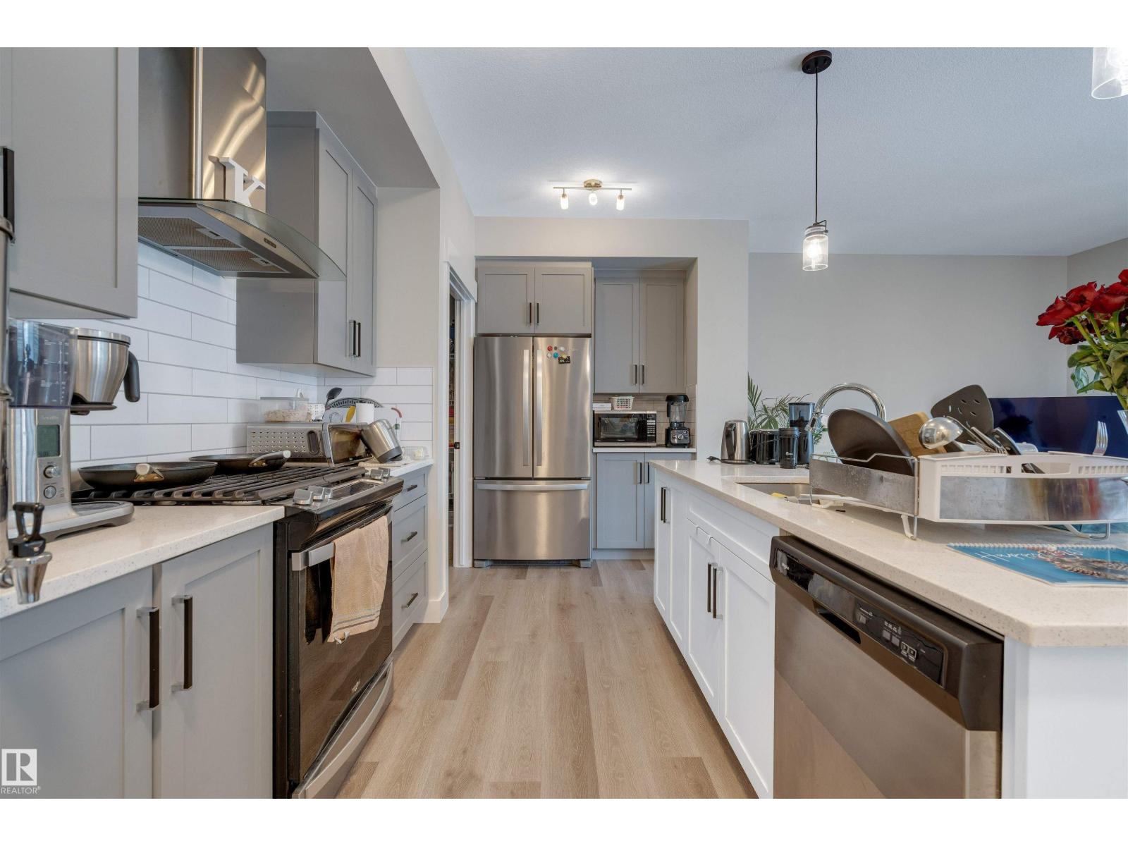 22916 95 AV NW - 6