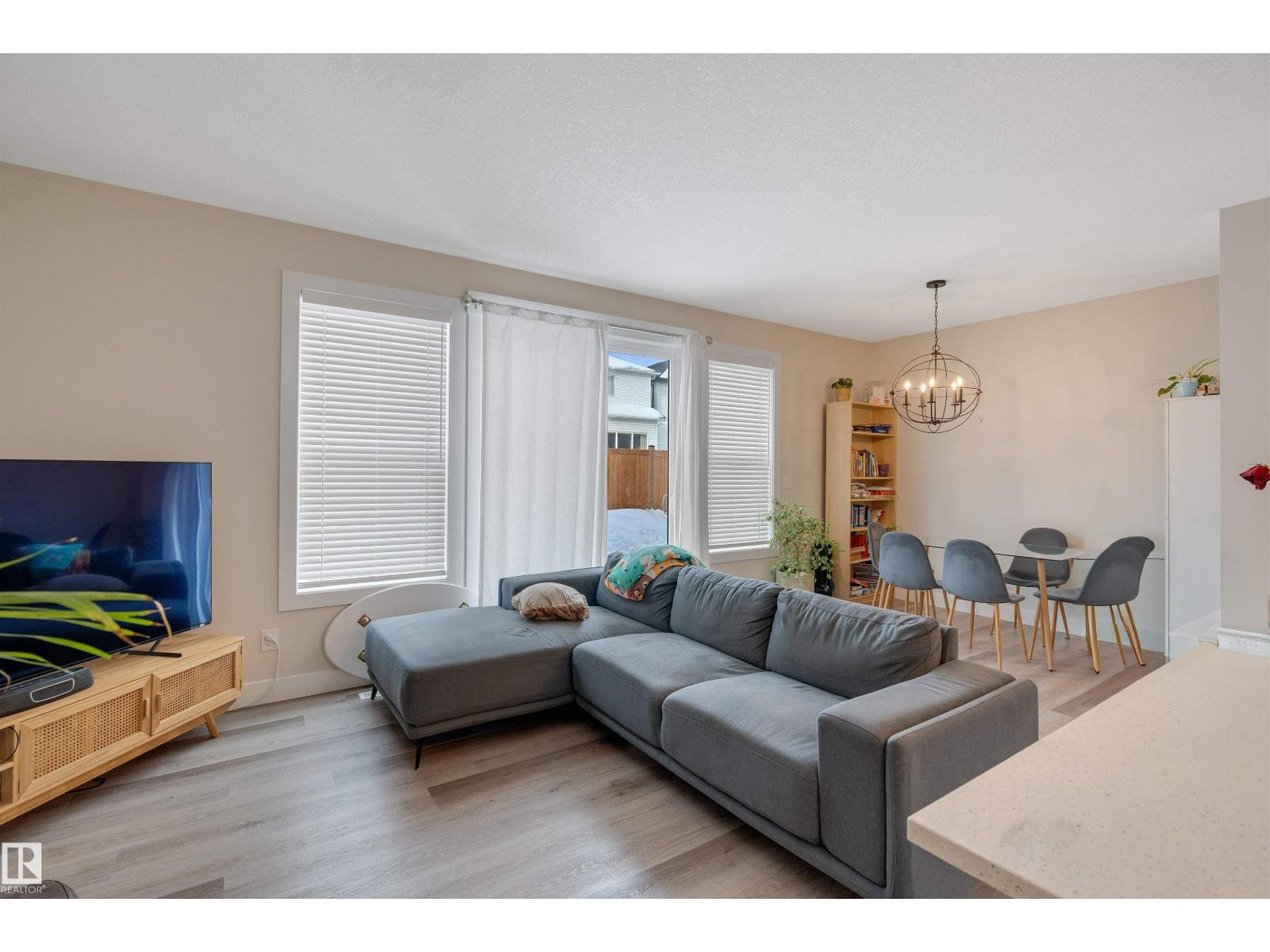 22916 95 AV NW - 8