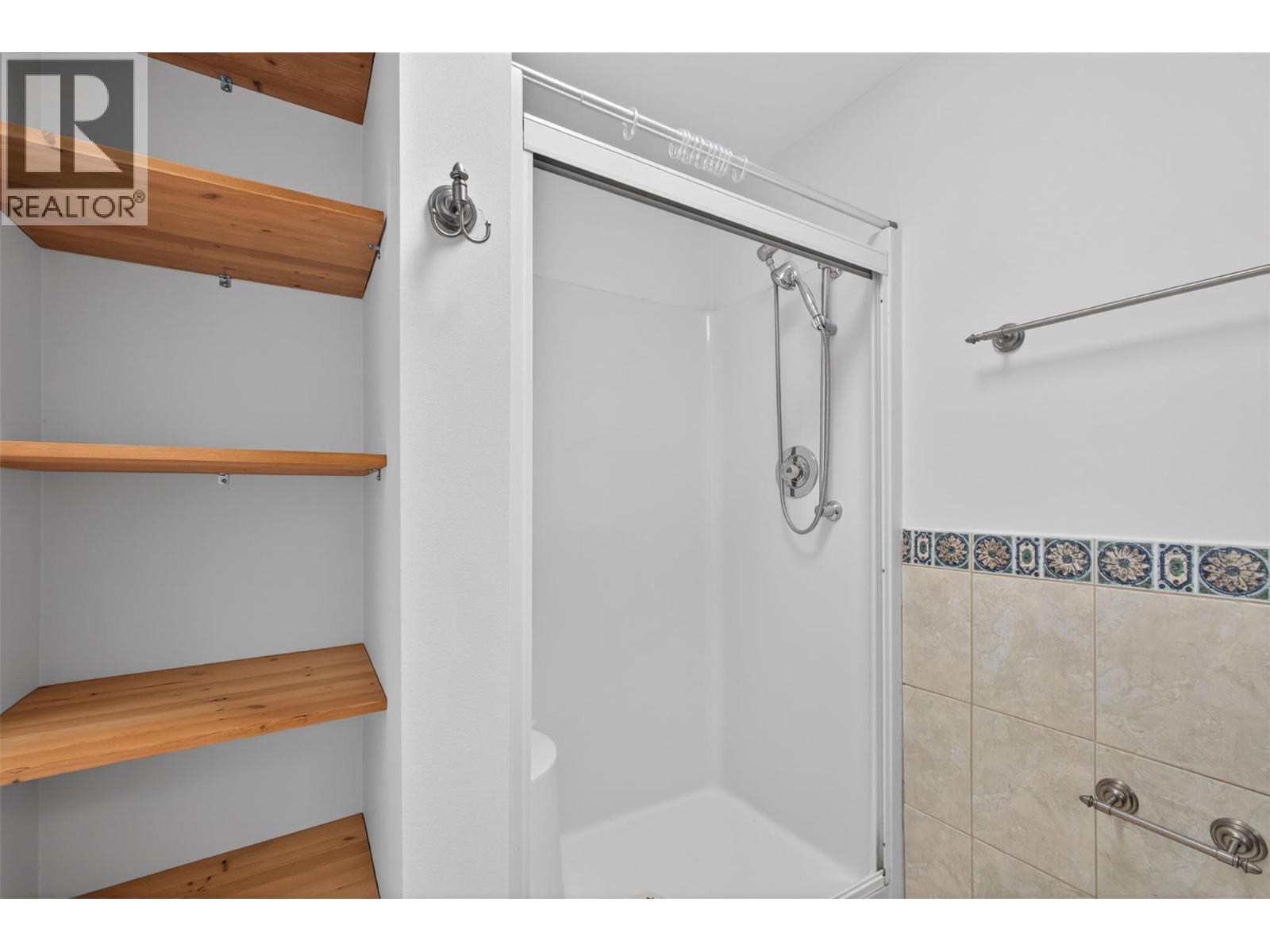 4739 Peachland Place, Peachland