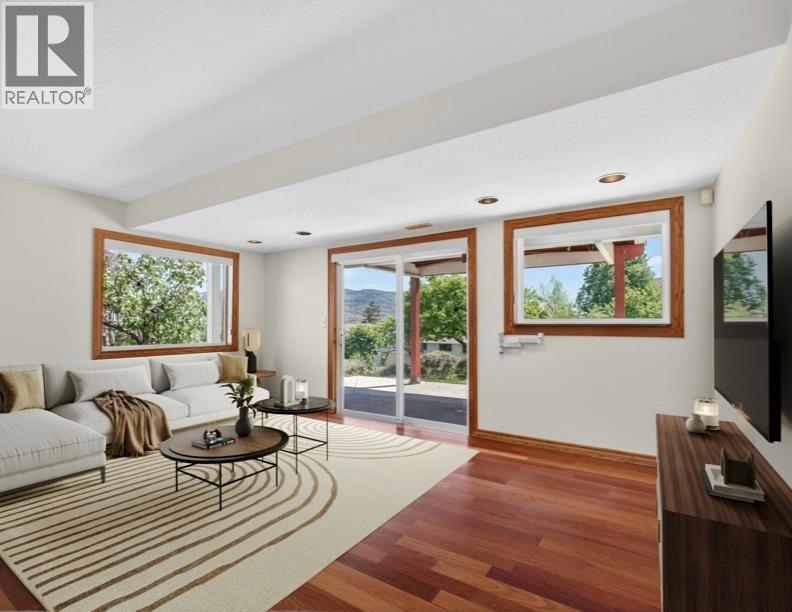 4739 Peachland Place, Peachland