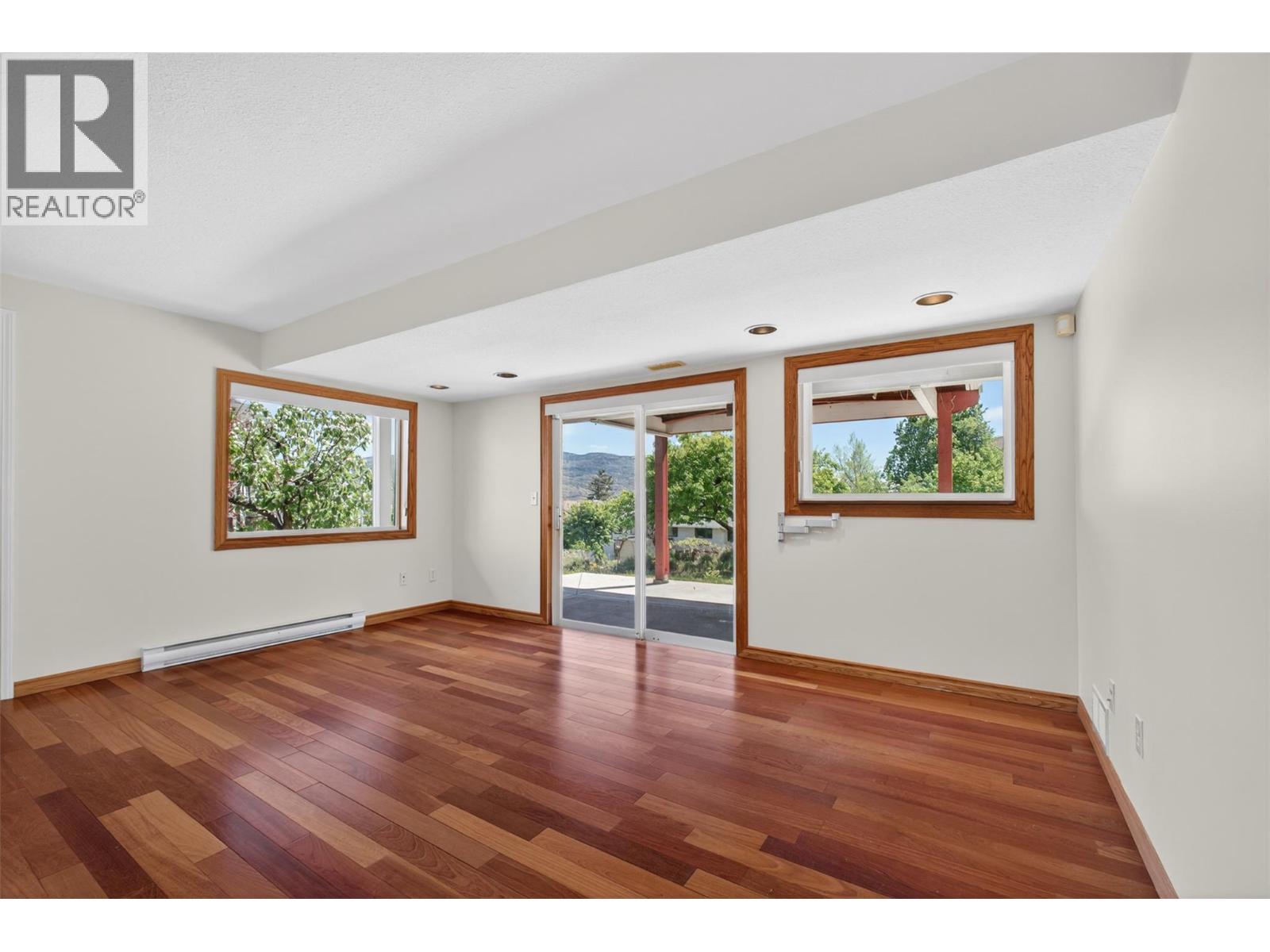4739 Peachland Place, Peachland