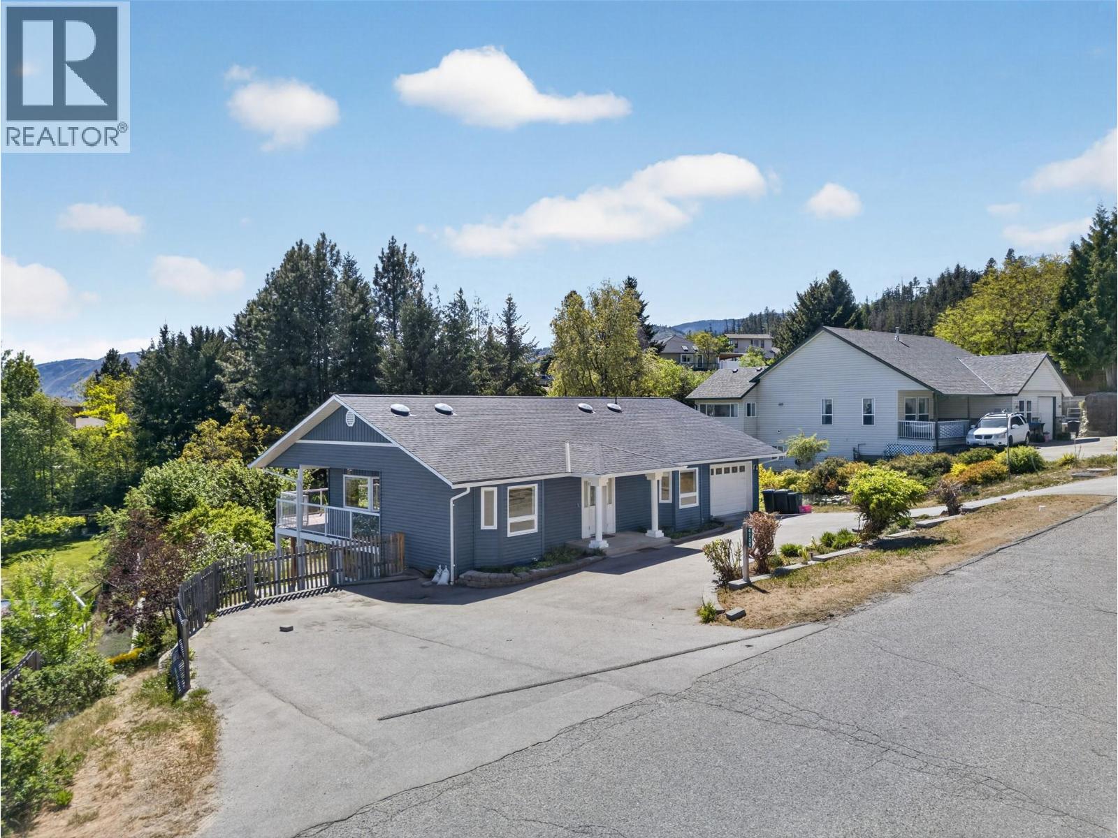 4739 Peachland Place, Peachland