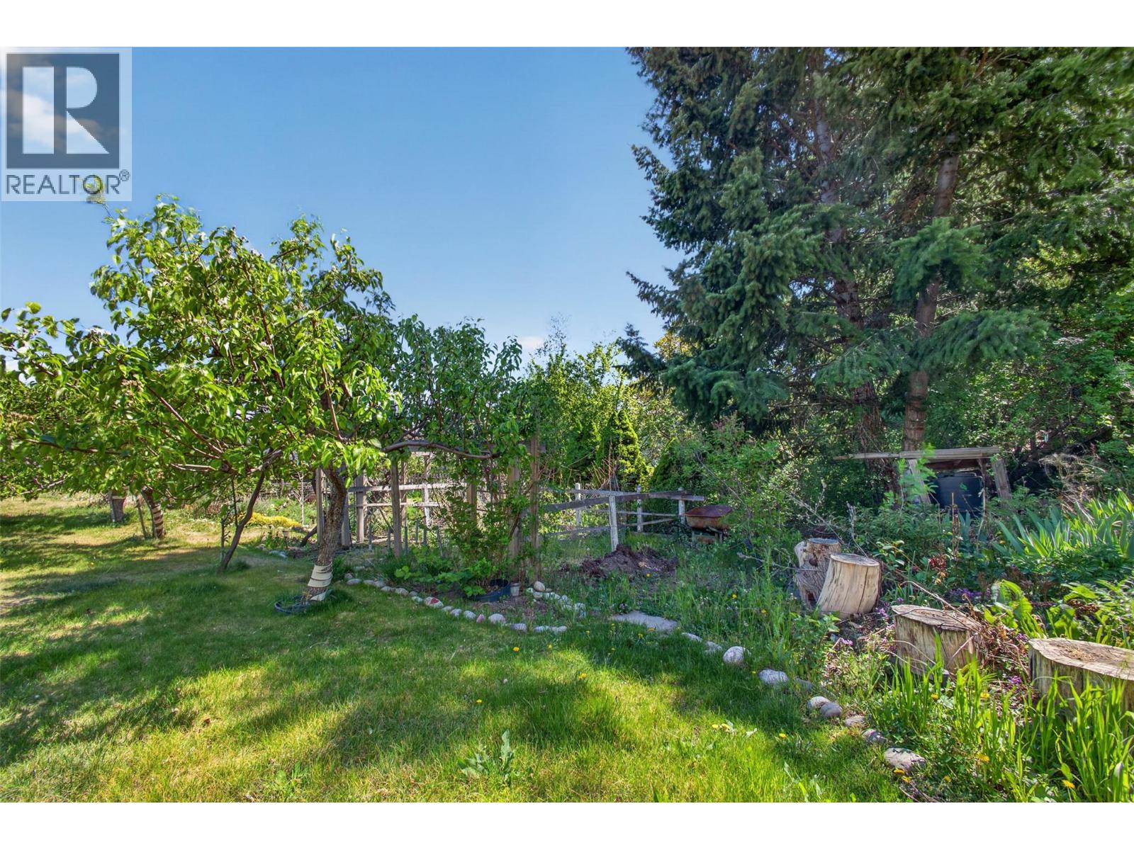 4739 Peachland Place, Peachland