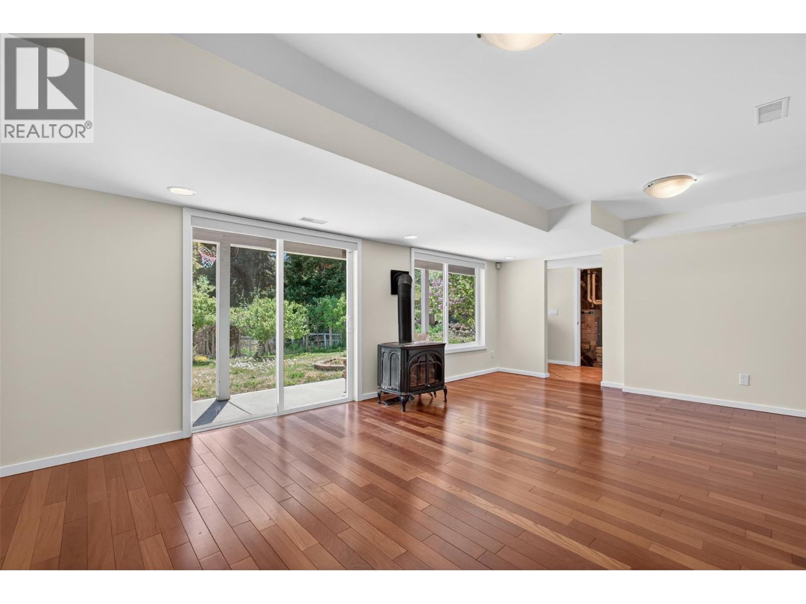 4739 Peachland Place, Peachland
