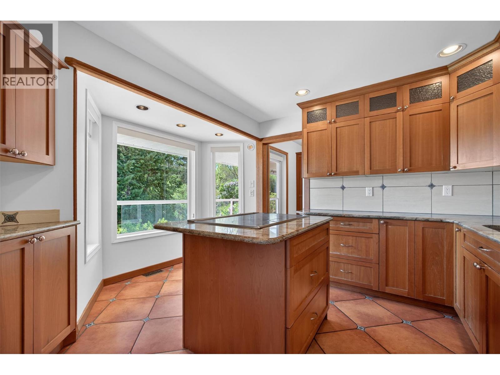 4739 Peachland Place - 11