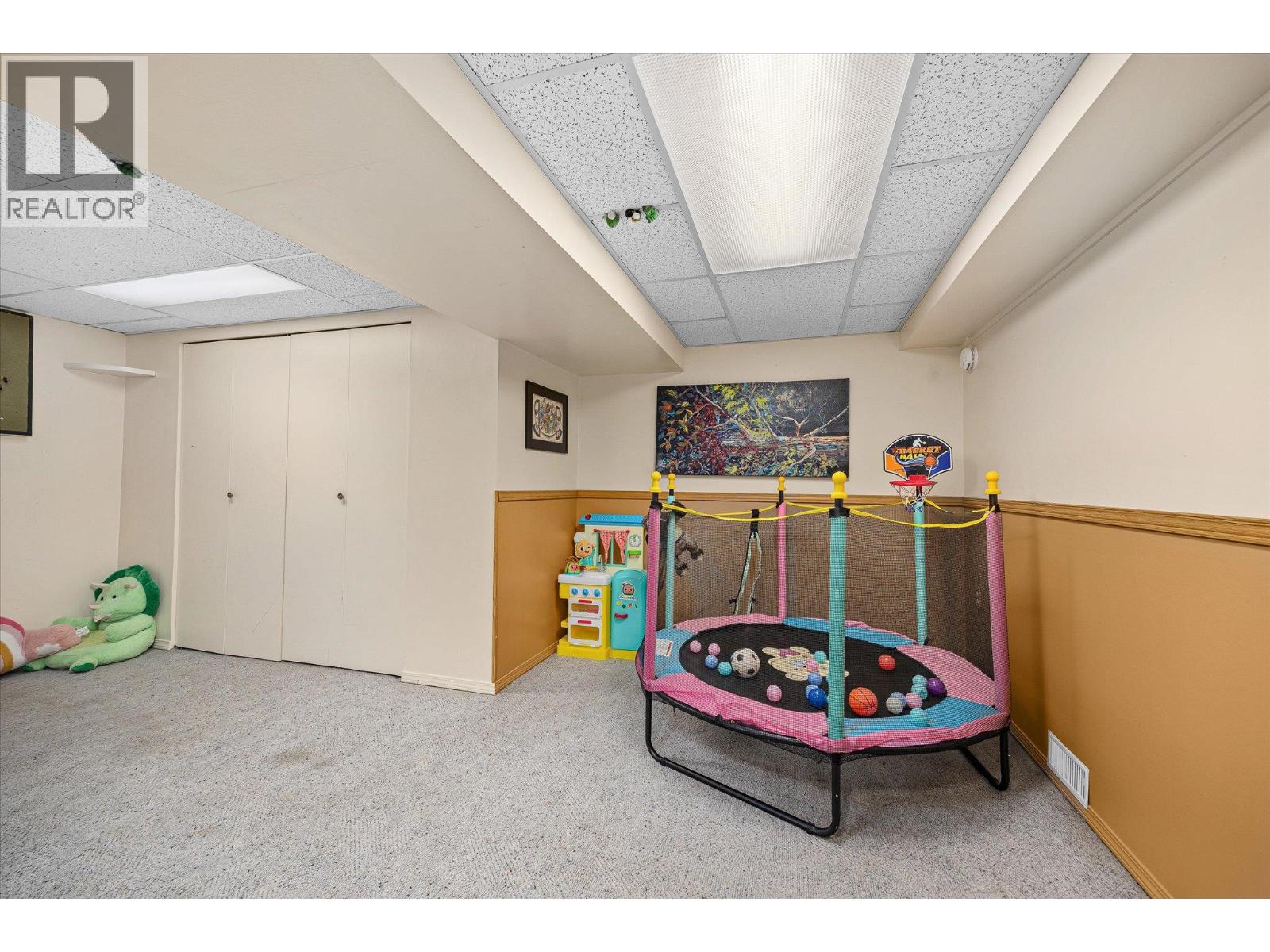 #15 2055 Ethel Street - 35