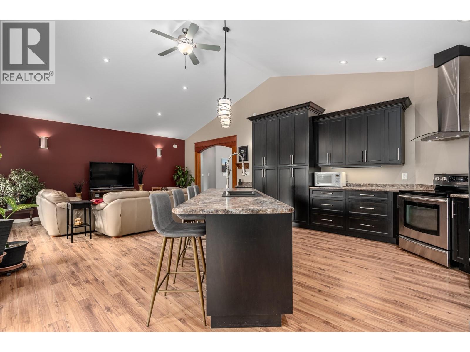 787 Crescent Bay Road, Nakusp