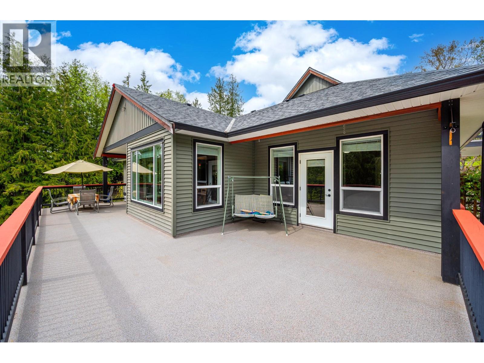 787 Crescent Bay Road, Nakusp