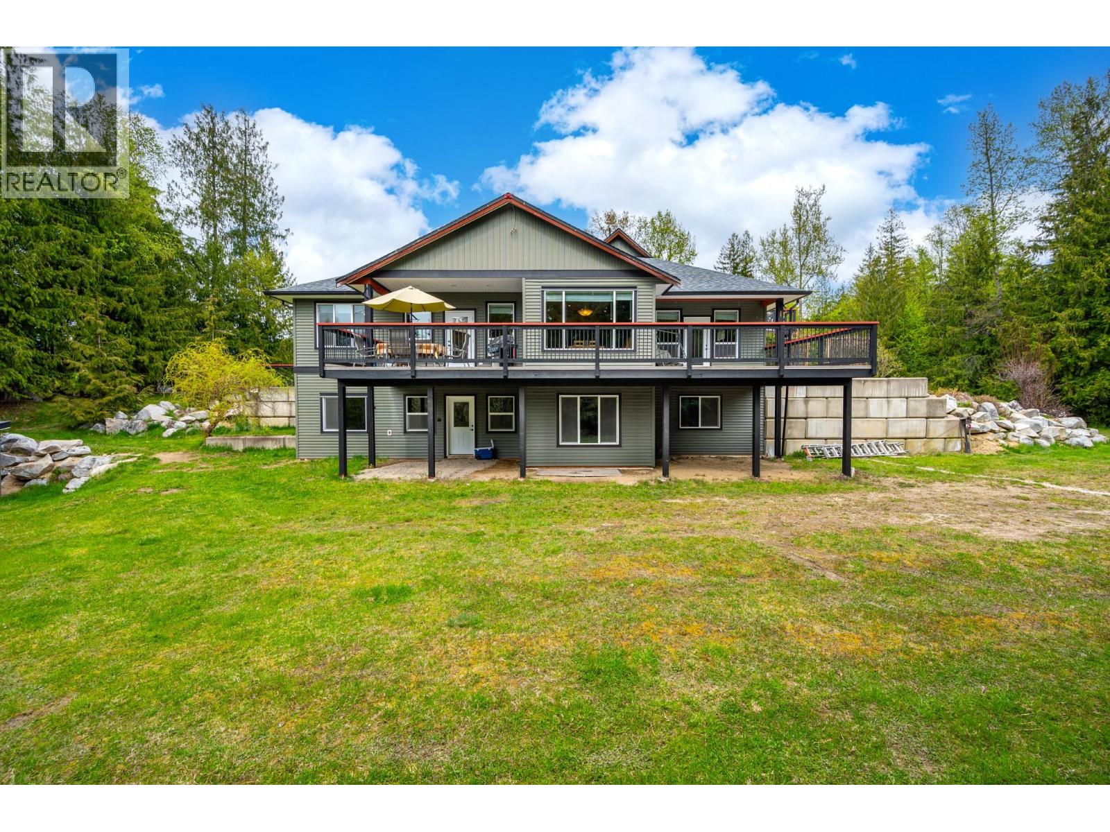 787 Crescent Bay Road, Nakusp