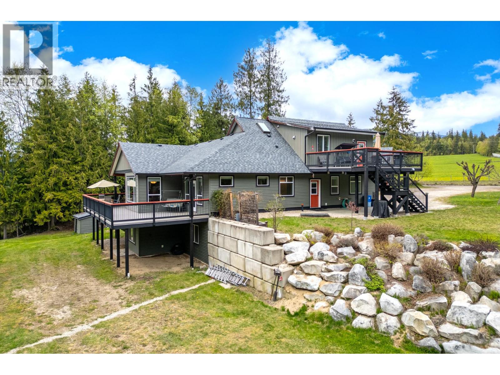 787 Crescent Bay Road, Nakusp