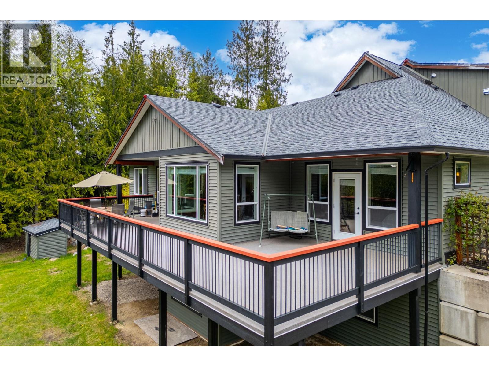 787 Crescent Bay Road, Nakusp